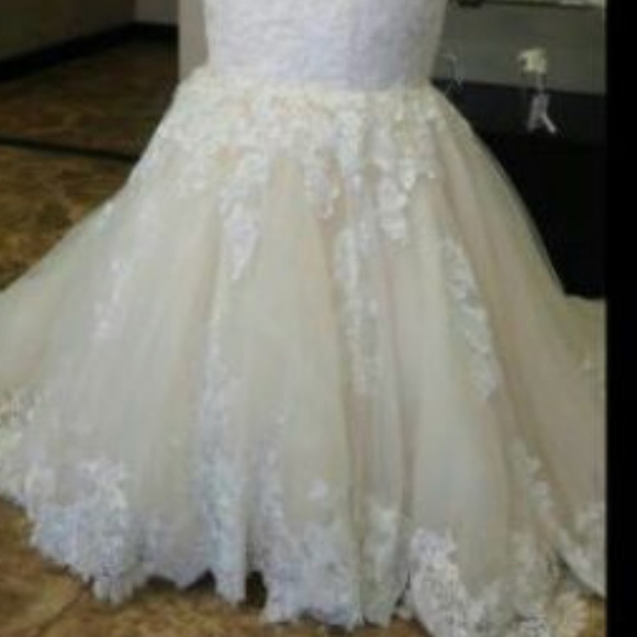 Wedding gown - Picture 2 of 6